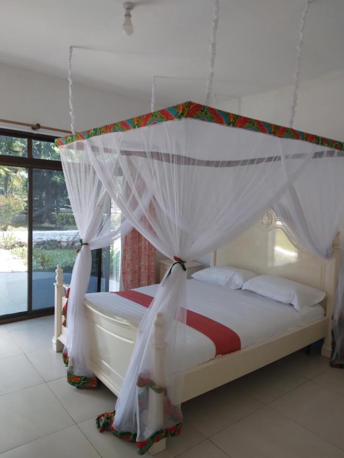 Coconut Tree Village Beach Resort อูโร ภายนอก รูปภาพ