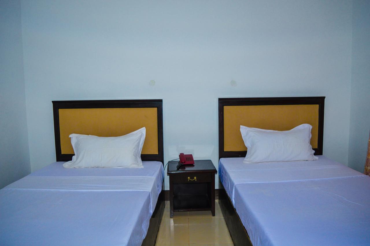Coconut Tree Village Beach Resort อูโร ภายนอก รูปภาพ
