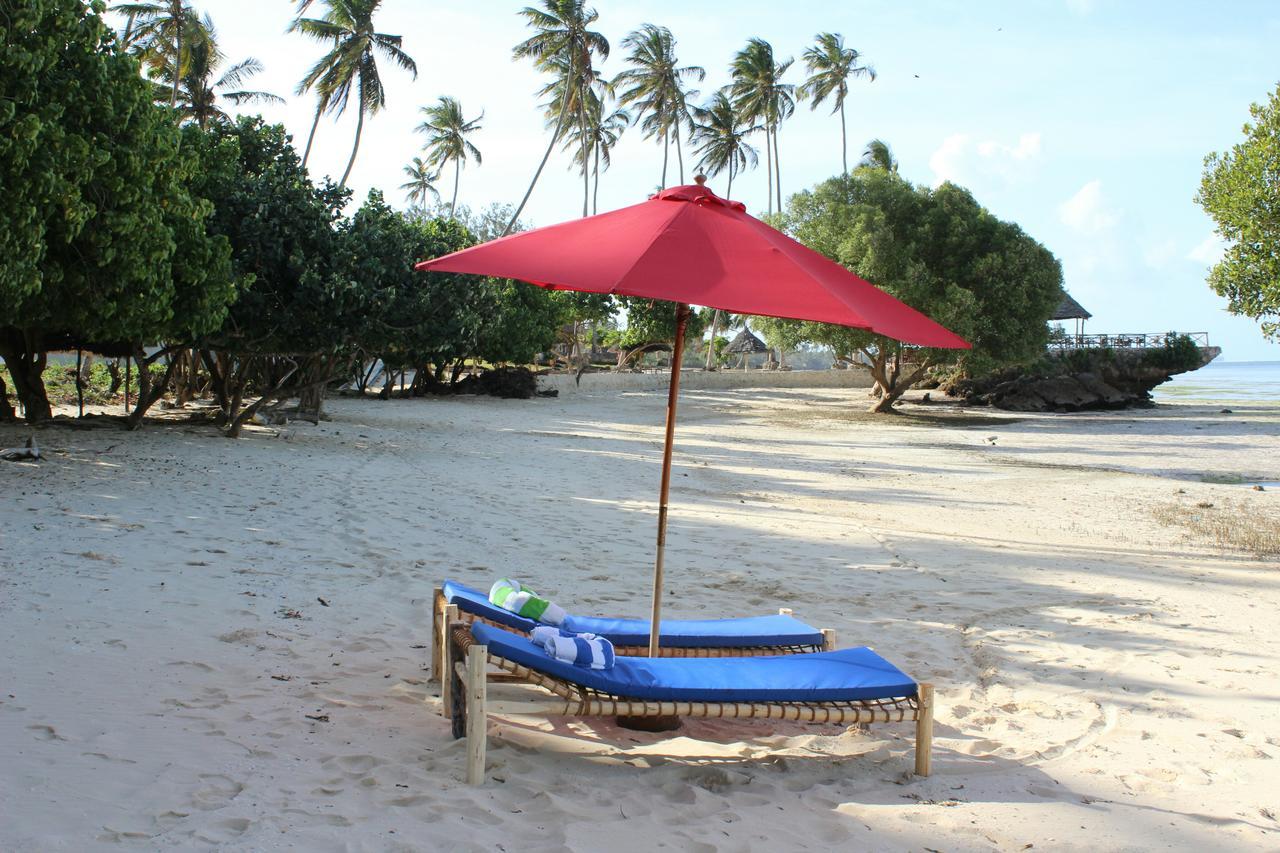 Coconut Tree Village Beach Resort อูโร ภายนอก รูปภาพ