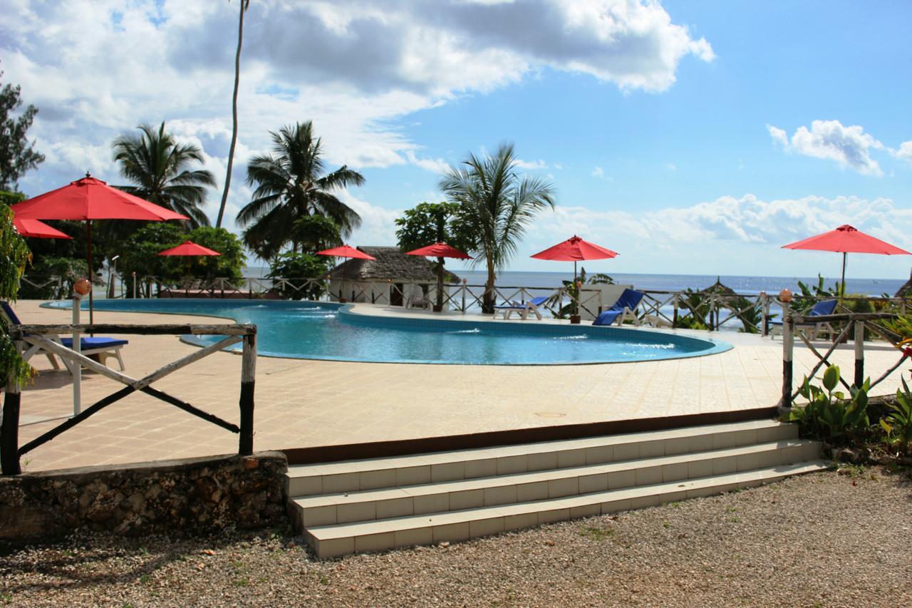 Coconut Tree Village Beach Resort อูโร ภายนอก รูปภาพ