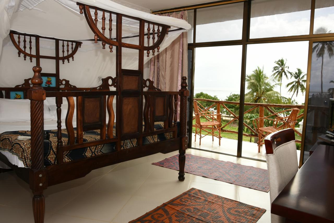 Coconut Tree Village Beach Resort อูโร ภายนอก รูปภาพ