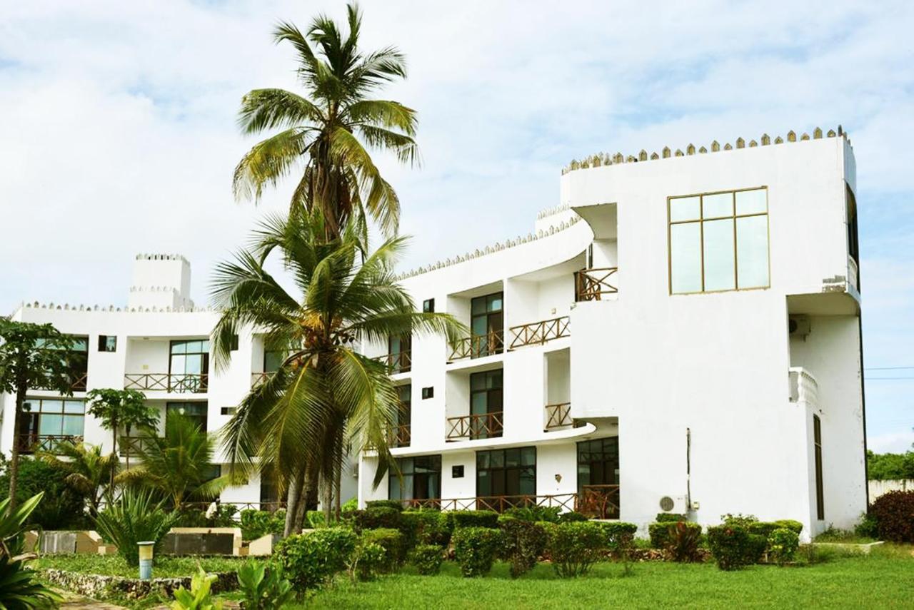 Coconut Tree Village Beach Resort อูโร ภายนอก รูปภาพ
